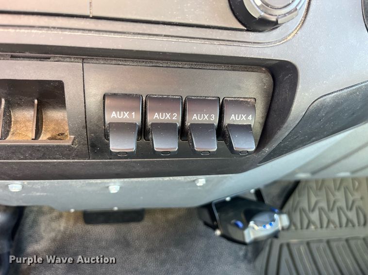 image for item DP2105 2011 Ford F450 Super Duty XL  utility / service truck