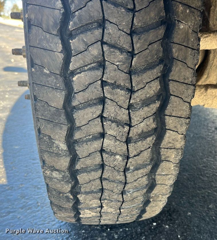 image for item DP2105 2011 Ford F450 Super Duty XL  utility / service truck