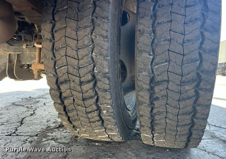 image for item DP2105 2011 Ford F450 Super Duty XL  utility / service truck