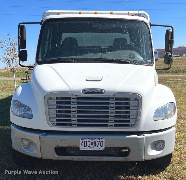 image for item DP2111 2006 Freightliner Business Class M2  delivery truck