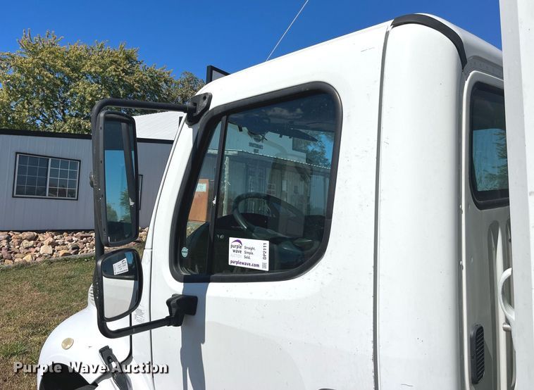 image for item DP2111 2006 Freightliner Business Class M2  delivery truck