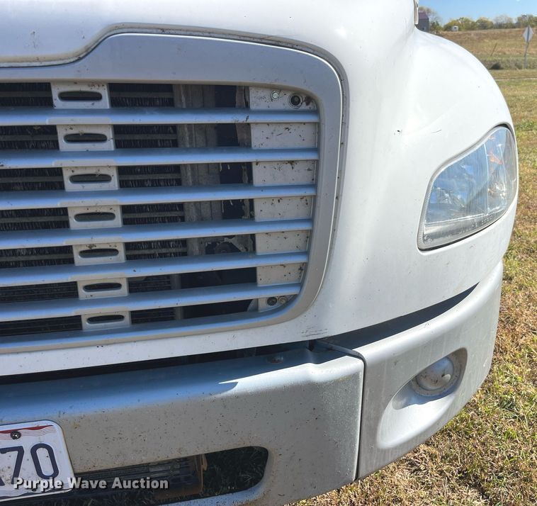 image for item DP2111 2006 Freightliner Business Class M2  delivery truck