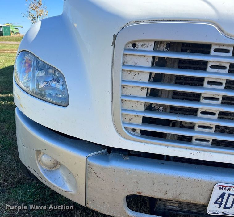 image for item DP2111 2006 Freightliner Business Class M2  delivery truck