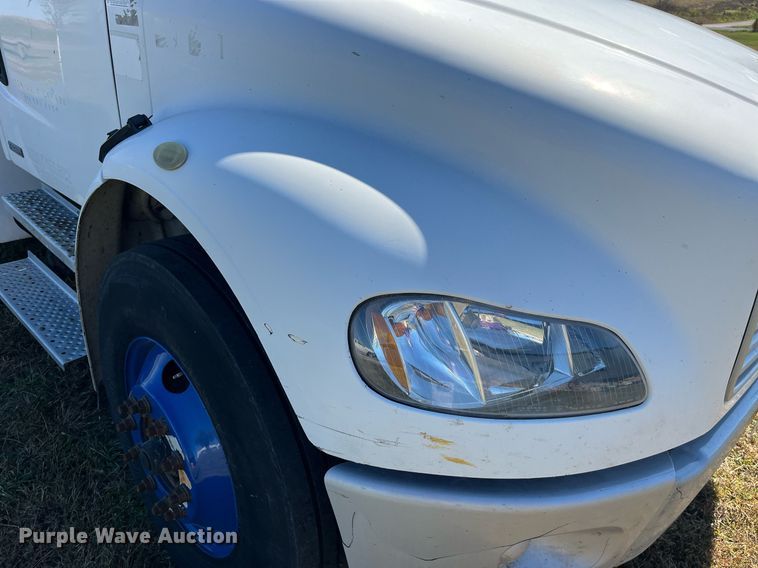 image for item DP2111 2006 Freightliner Business Class M2  delivery truck