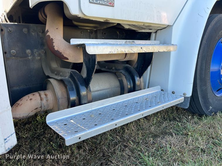 image for item DP2111 2006 Freightliner Business Class M2  delivery truck