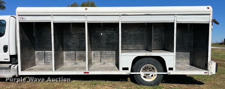 image for item DP2111 2006 Freightliner Business Class M2  delivery truck