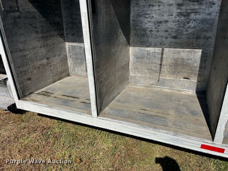 image for item DP2111 2006 Freightliner Business Class M2  delivery truck