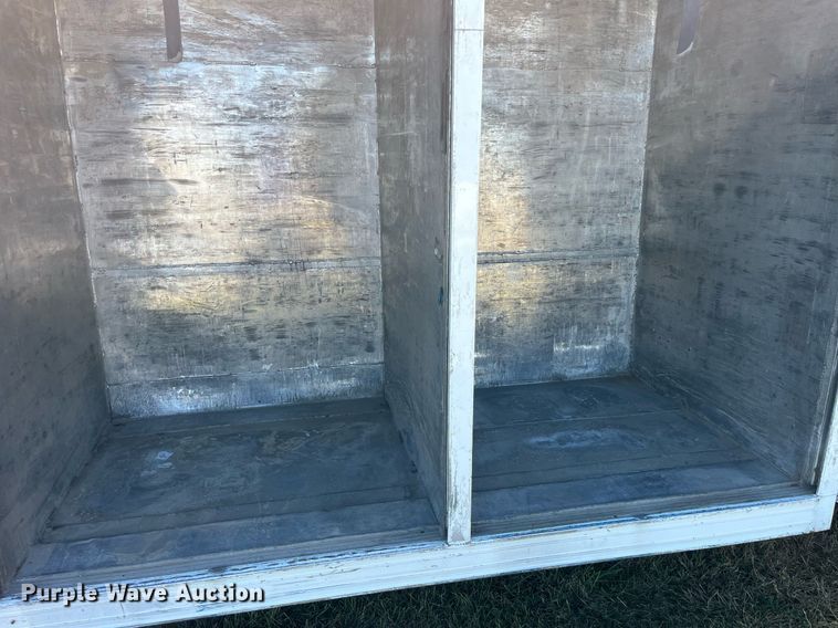 image for item DP2111 2006 Freightliner Business Class M2  delivery truck