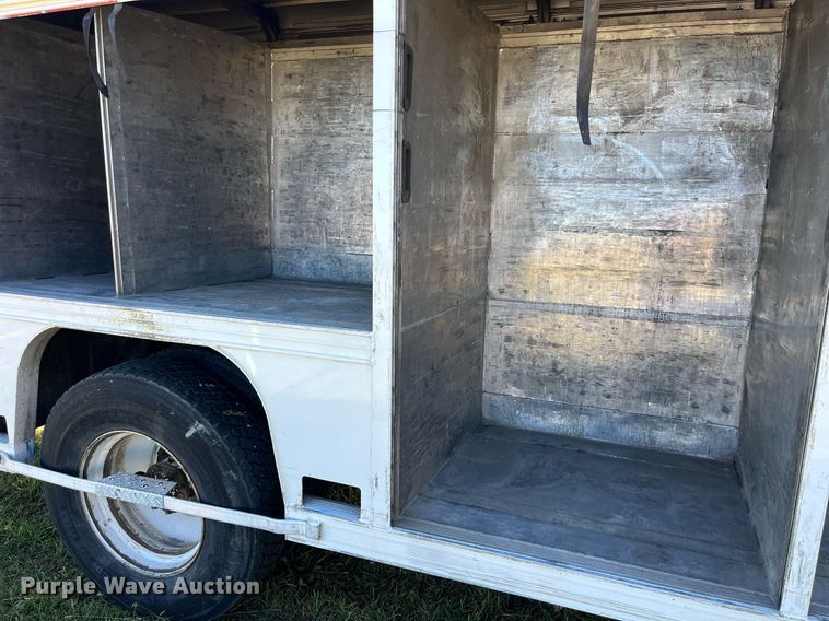 image for item DP2111 2006 Freightliner Business Class M2  delivery truck