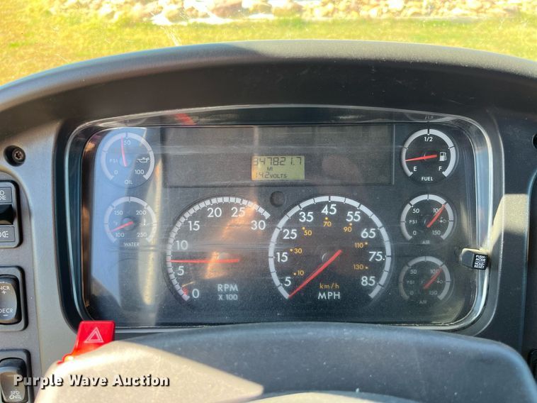 image for item DP2111 2006 Freightliner Business Class M2  delivery truck