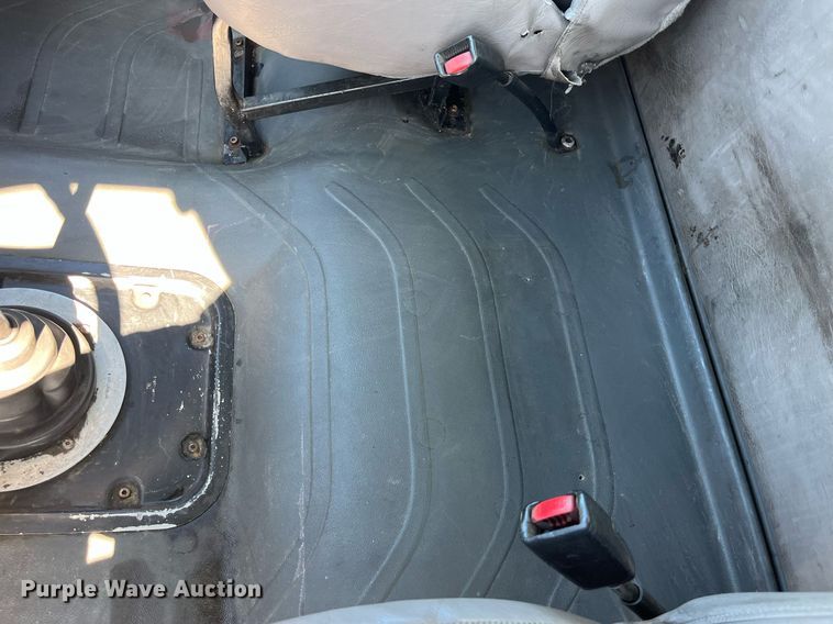 image for item DP2111 2006 Freightliner Business Class M2  delivery truck