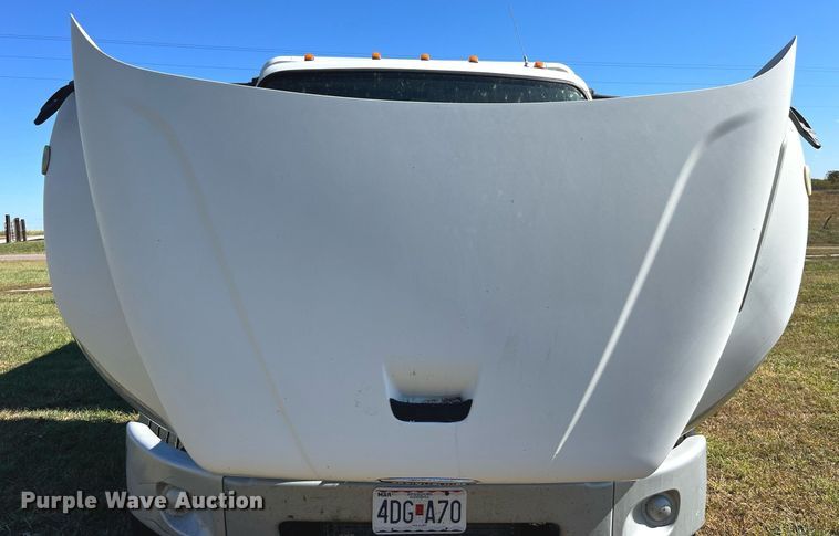 image for item DP2111 2006 Freightliner Business Class M2  delivery truck