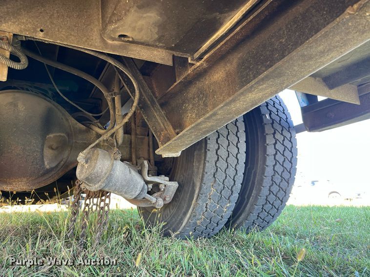 image for item DP2111 2006 Freightliner Business Class M2  delivery truck