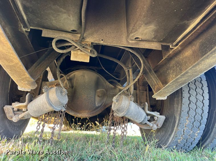 image for item DP2111 2006 Freightliner Business Class M2  delivery truck