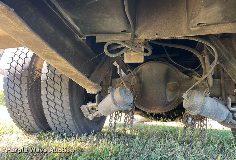 image for item DP2111 2006 Freightliner Business Class M2  delivery truck