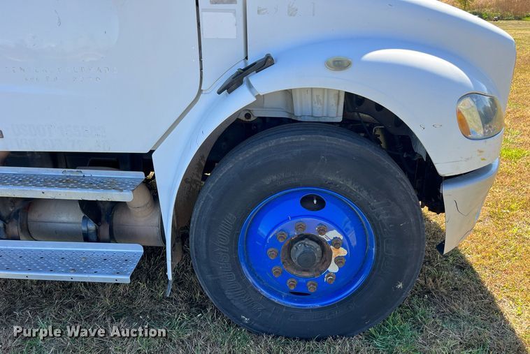 image for item DP2111 2006 Freightliner Business Class M2  delivery truck