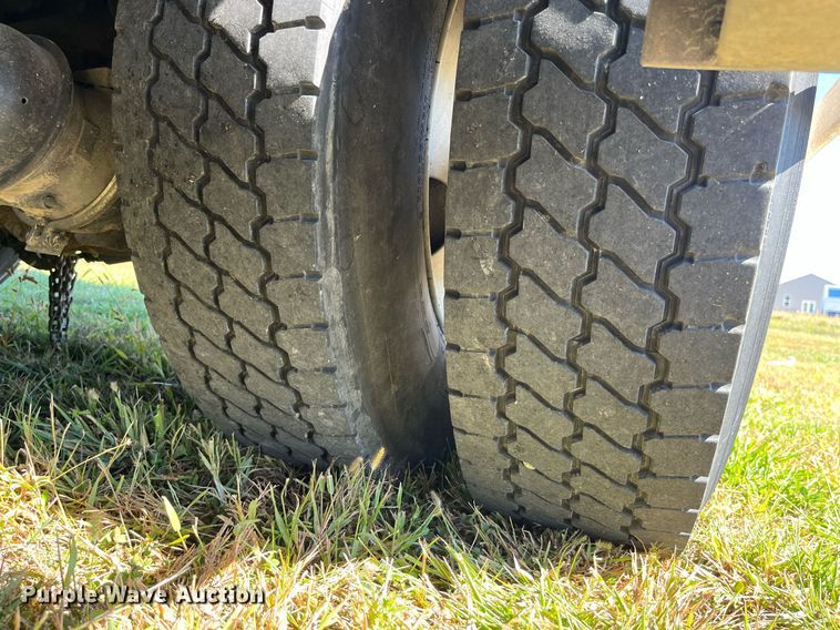 image for item DP2111 2006 Freightliner Business Class M2  delivery truck