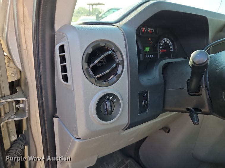 image for item DP2475 2009 Ford E350 XL Super Duty  van