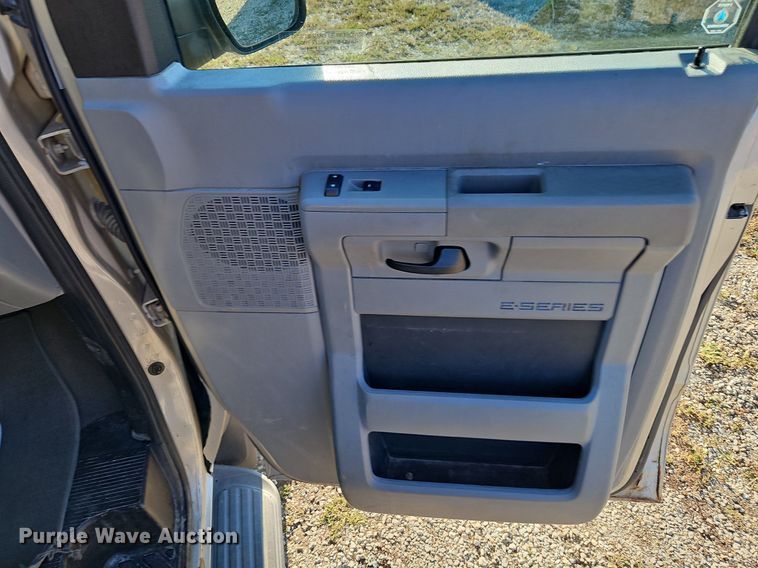 image for item DP2475 2009 Ford E350 XL Super Duty  van