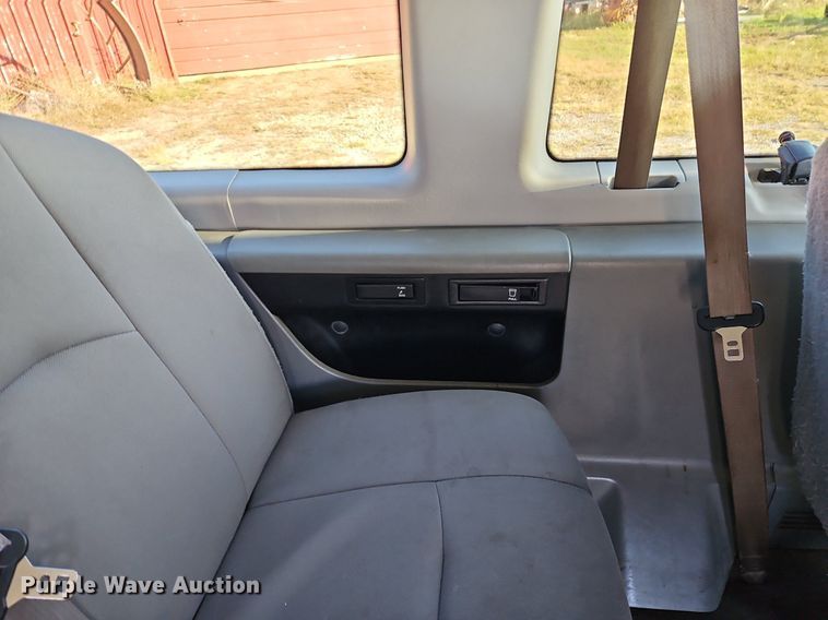 image for item DP2475 2009 Ford E350 XL Super Duty  van