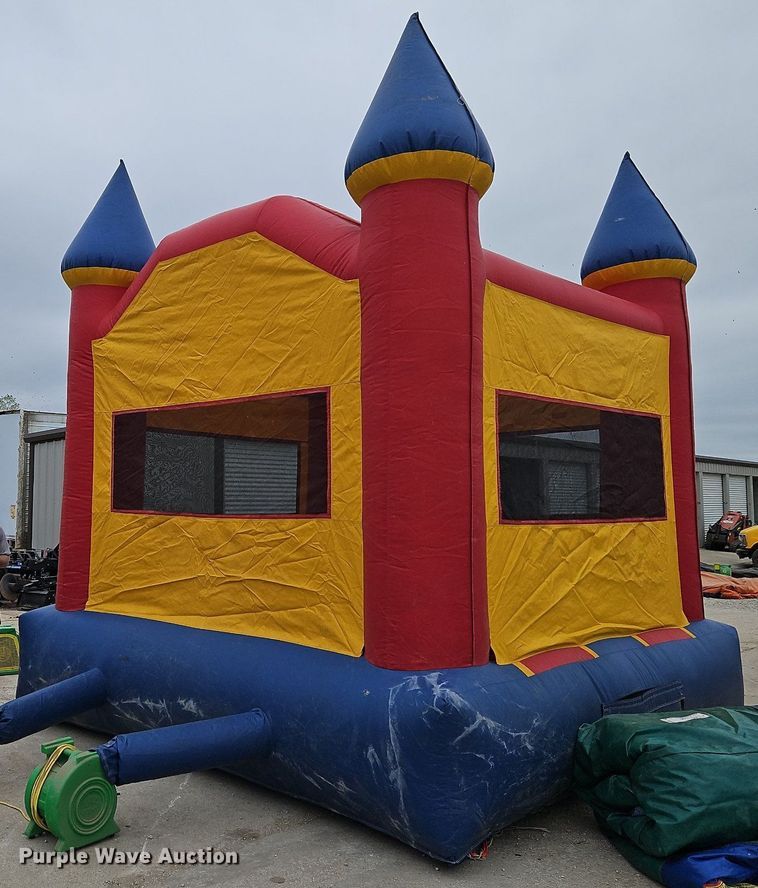 image for item DP2503 Bounce house