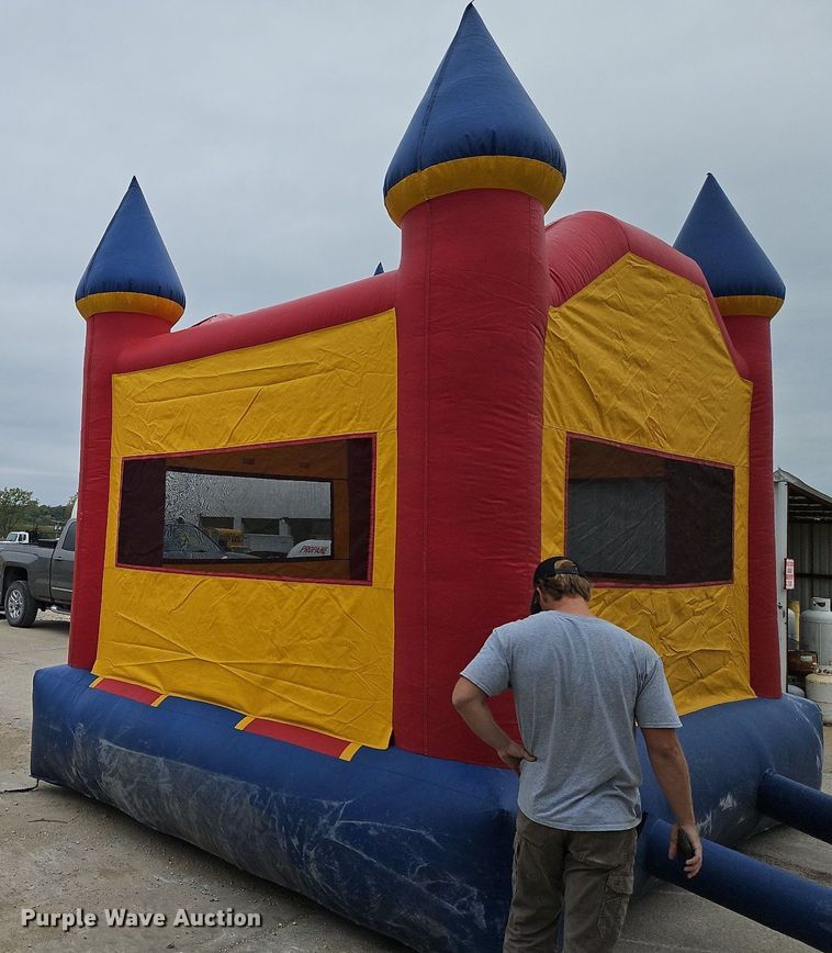 image for item DP2503 Bounce house