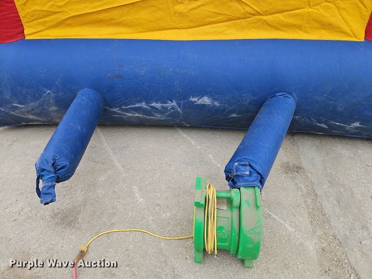 image for item DP2503 Bounce house