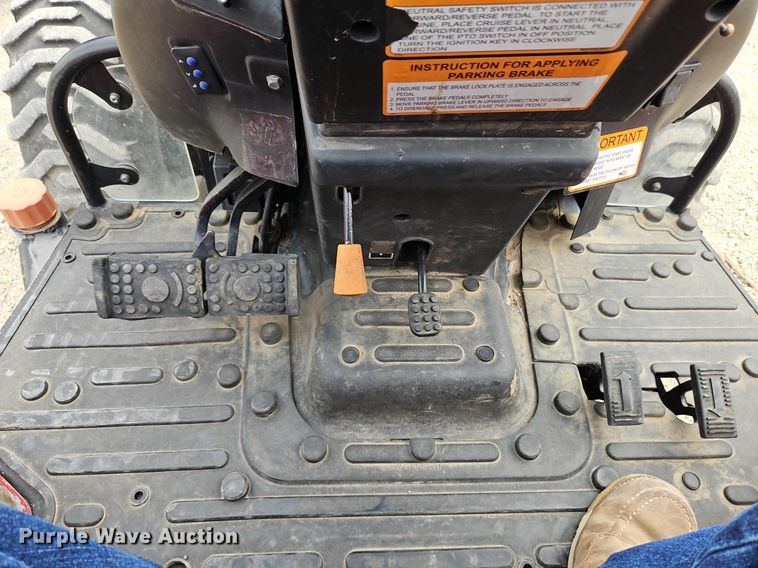 image for item DP2505 2015 Mahindra 3540 MFWD tractor