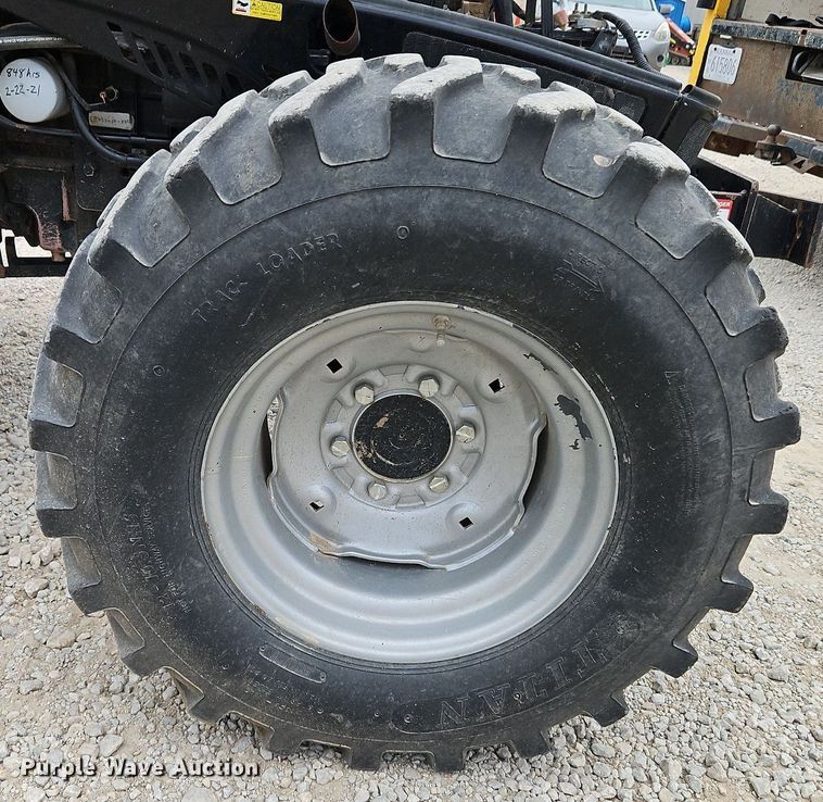 image for item DP2505 2015 Mahindra 3540 MFWD tractor