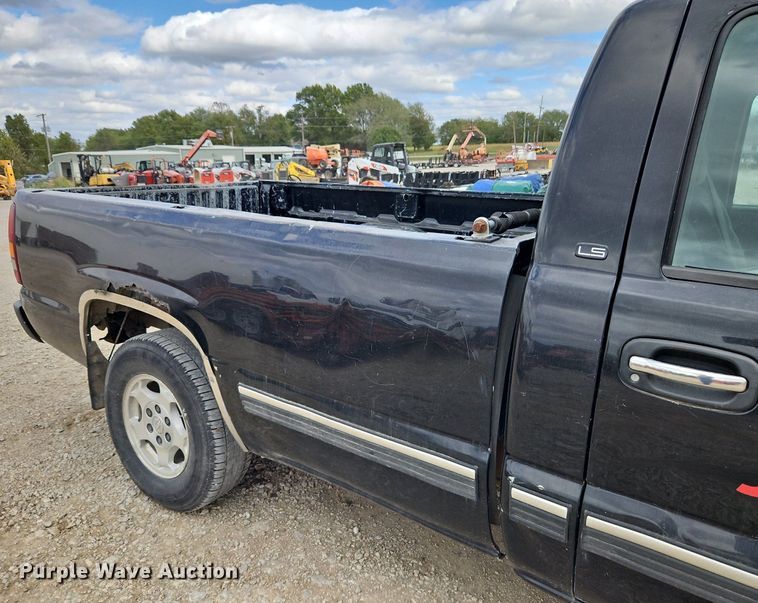 image for item DP2511 2001 Chevrolet Silverado 1500  pickup truck