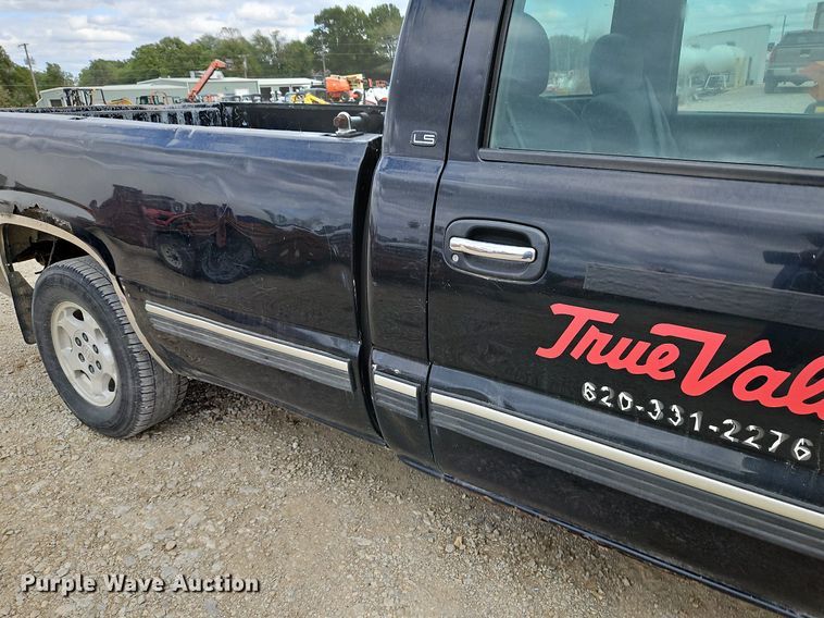 image for item DP2511 2001 Chevrolet Silverado 1500  pickup truck