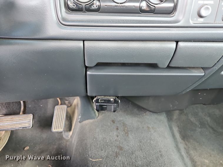 image for item DP2511 2001 Chevrolet Silverado 1500  pickup truck