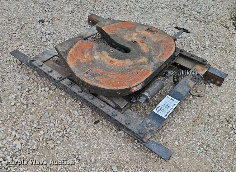 image for item DP2543 Fifth wheel hitch