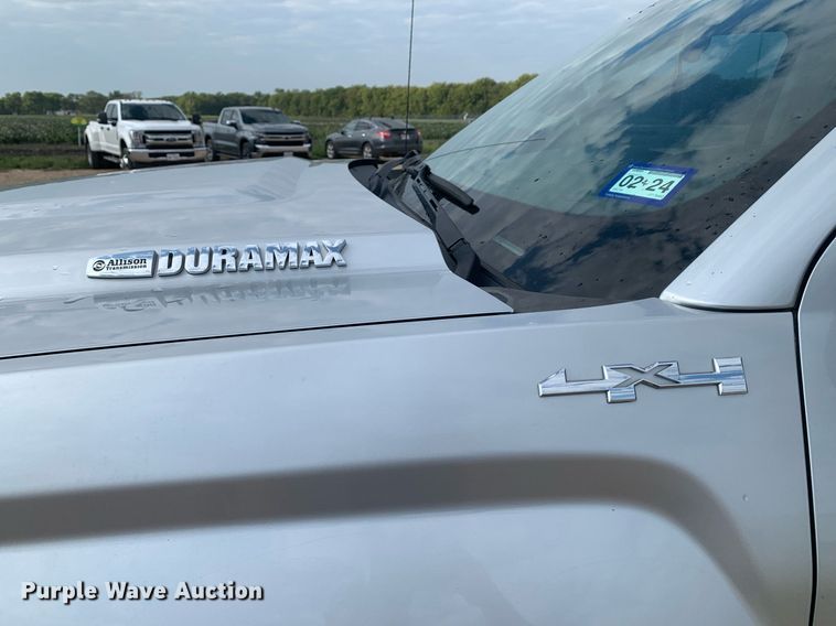 image for item DP8669 2018 GMC Sierra 3500HD  Crew Cab flatbed pickup truck