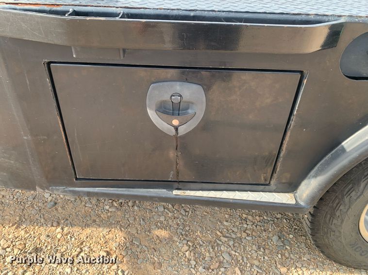 image for item DP8669 2018 GMC Sierra 3500HD  Crew Cab flatbed pickup truck