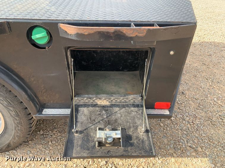 image for item DP8669 2018 GMC Sierra 3500HD  Crew Cab flatbed pickup truck