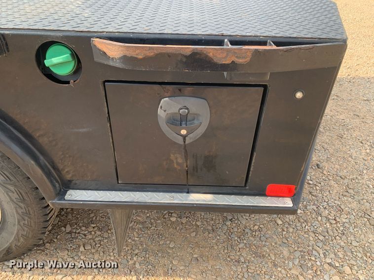 image for item DP8669 2018 GMC Sierra 3500HD  Crew Cab flatbed pickup truck