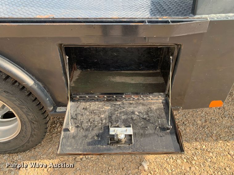 image for item DP8669 2018 GMC Sierra 3500HD  Crew Cab flatbed pickup truck