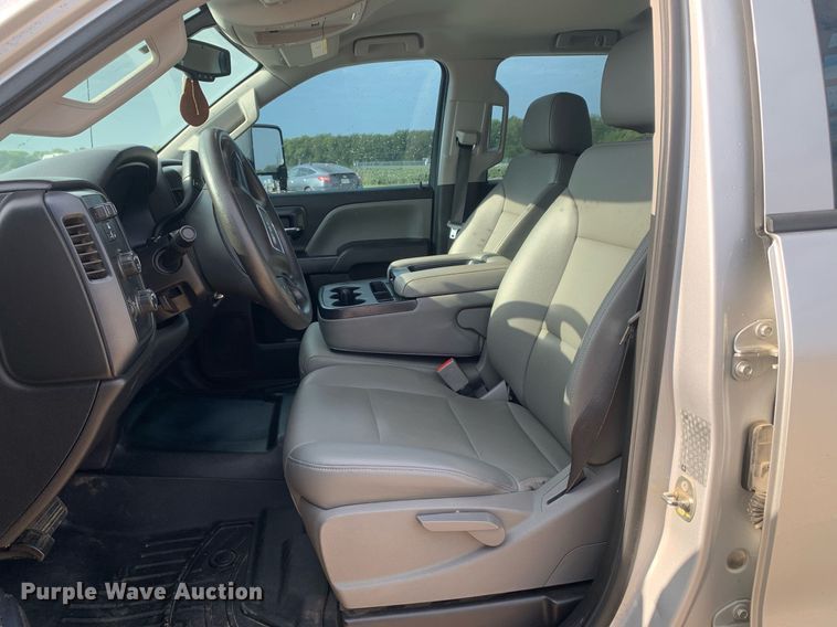 image for item DP8669 2018 GMC Sierra 3500HD  Crew Cab flatbed pickup truck