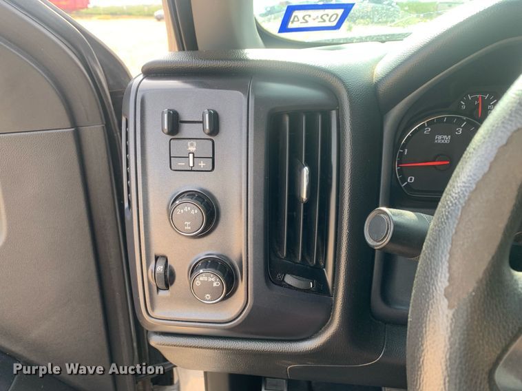 image for item DP8669 2018 GMC Sierra 3500HD  Crew Cab flatbed pickup truck