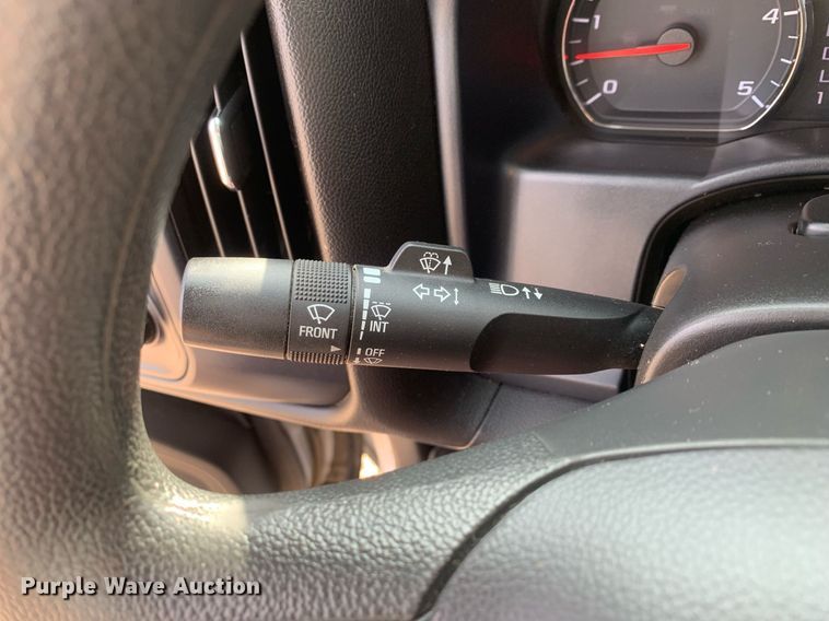 image for item DP8669 2018 GMC Sierra 3500HD  Crew Cab flatbed pickup truck