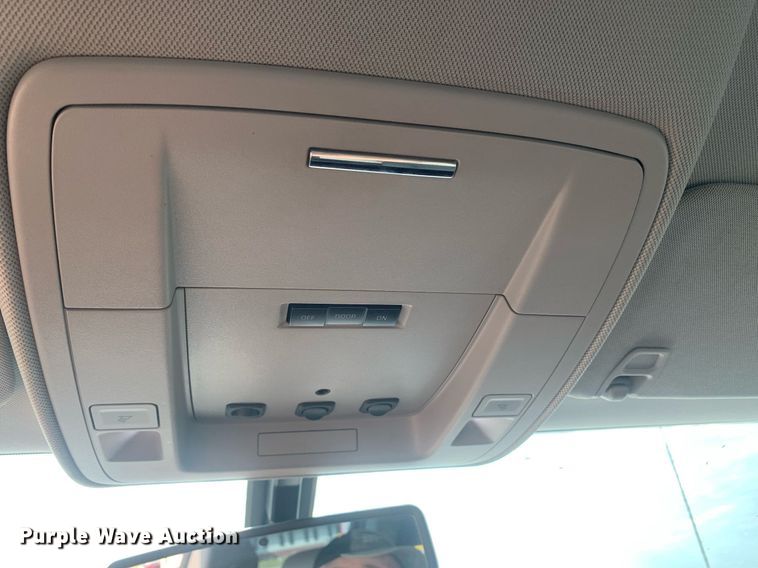 image for item DP8669 2018 GMC Sierra 3500HD  Crew Cab flatbed pickup truck