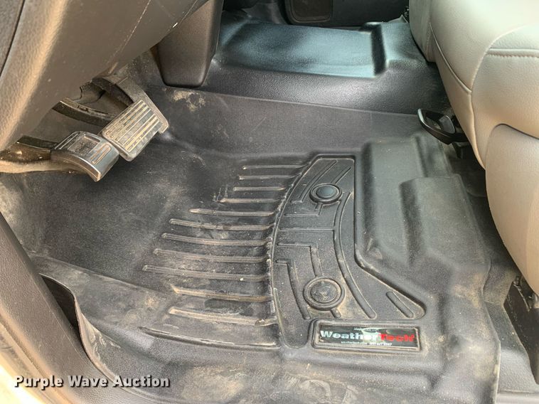 image for item DP8669 2018 GMC Sierra 3500HD  Crew Cab flatbed pickup truck