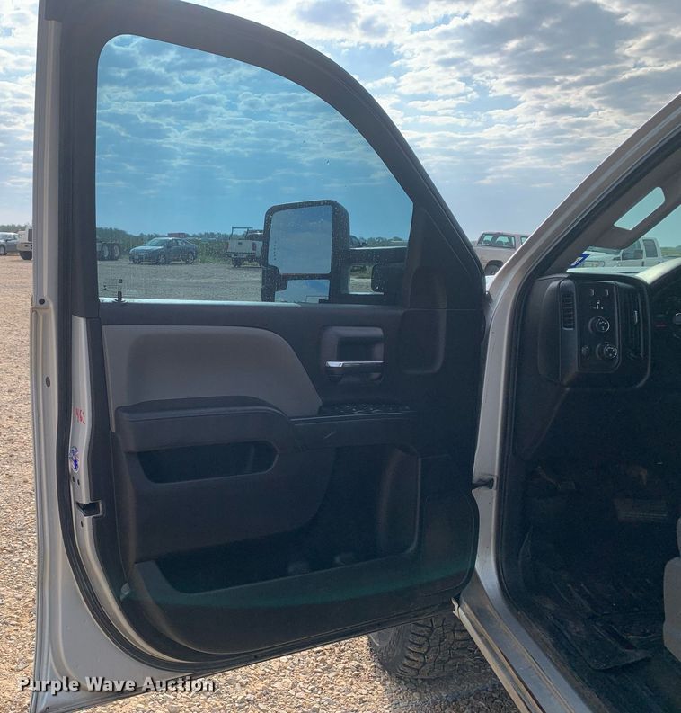 image for item DP8669 2018 GMC Sierra 3500HD  Crew Cab flatbed pickup truck