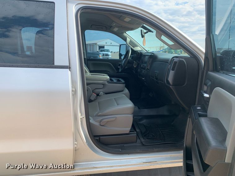 image for item DP8669 2018 GMC Sierra 3500HD  Crew Cab flatbed pickup truck