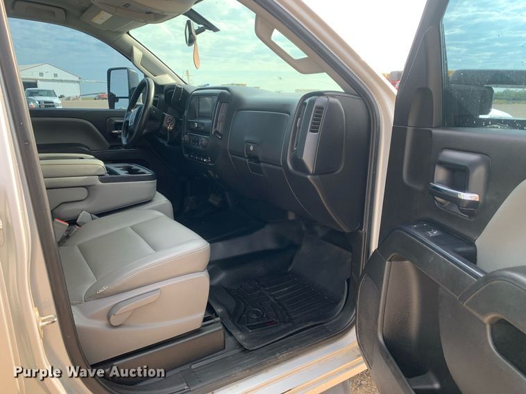 image for item DP8669 2018 GMC Sierra 3500HD  Crew Cab flatbed pickup truck