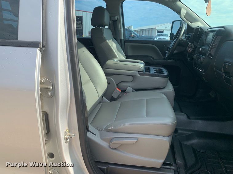 image for item DP8669 2018 GMC Sierra 3500HD  Crew Cab flatbed pickup truck