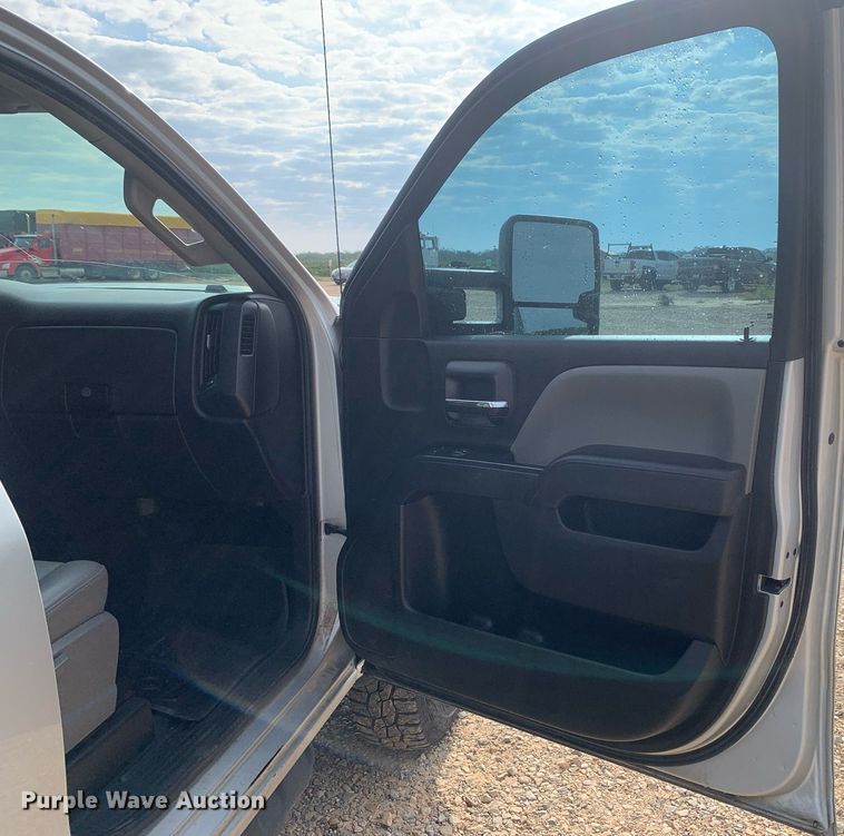 image for item DP8669 2018 GMC Sierra 3500HD  Crew Cab flatbed pickup truck