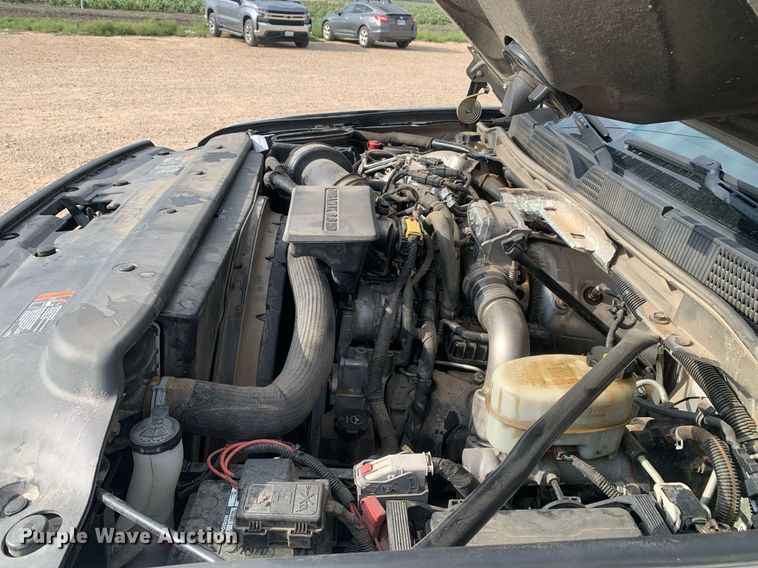 image for item DP8669 2018 GMC Sierra 3500HD  Crew Cab flatbed pickup truck