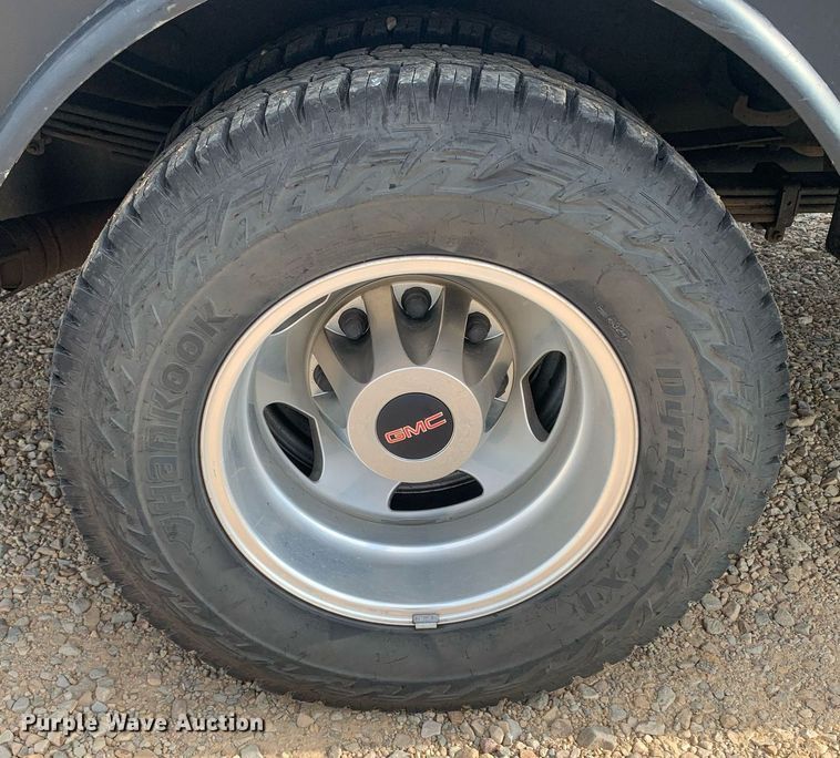 image for item DP8669 2018 GMC Sierra 3500HD  Crew Cab flatbed pickup truck